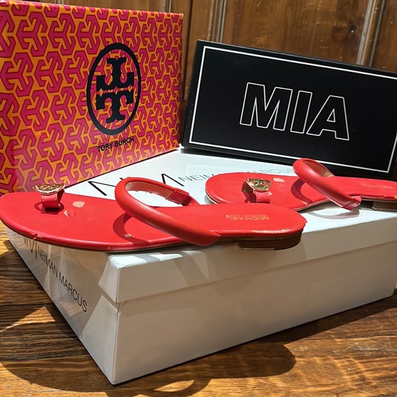 Michael Kors Red single big toe slides - Picture 6 of 7